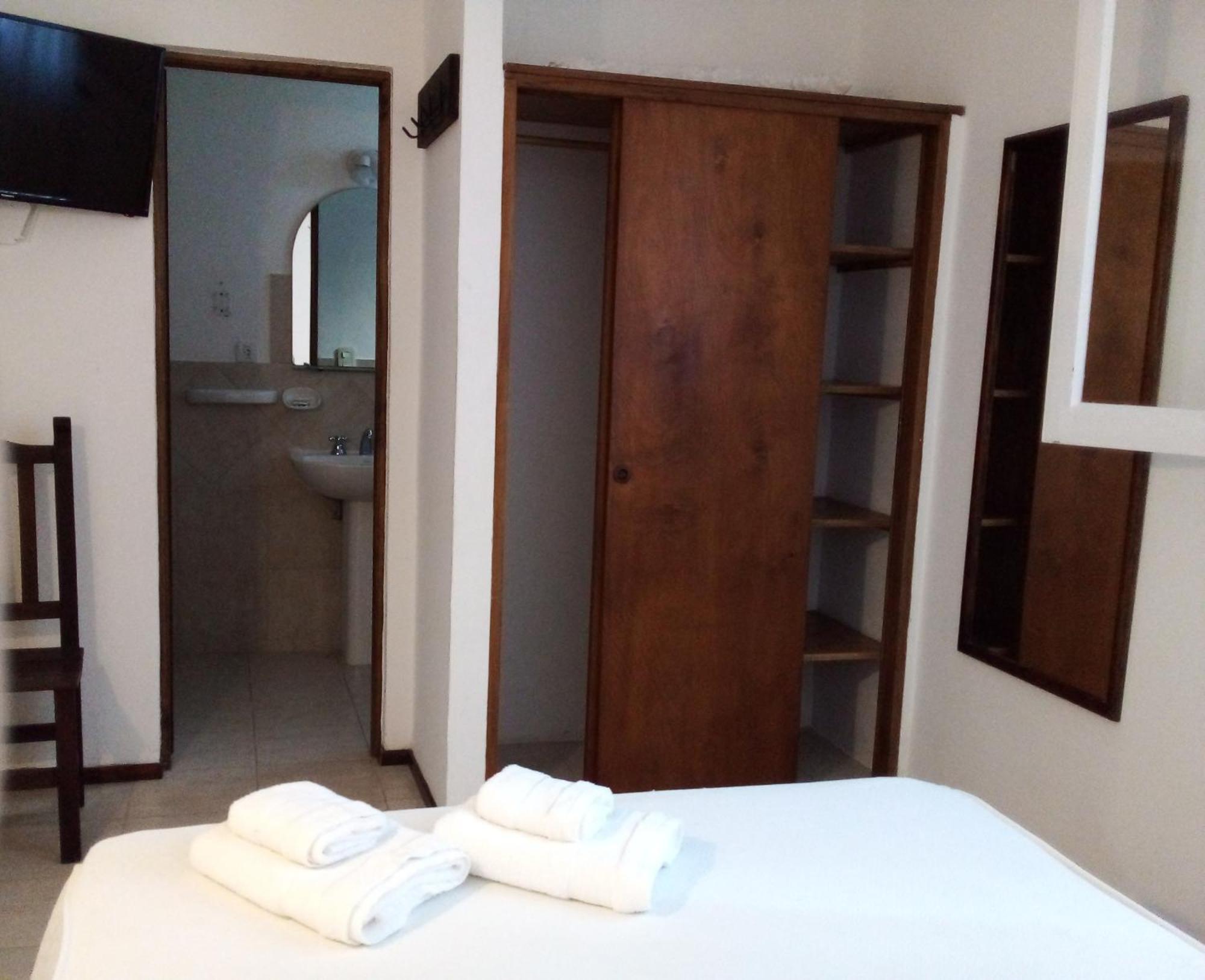 Hosteria Sajonia Villa Gesell Extérieur photo